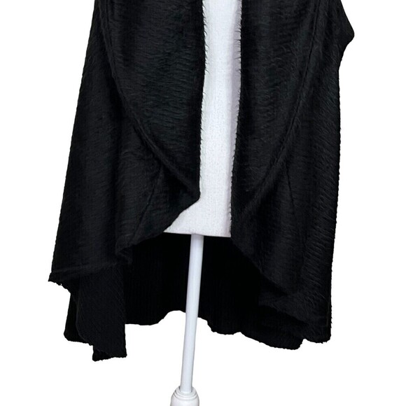 Welcome to my closet! - Picture 3 of 9